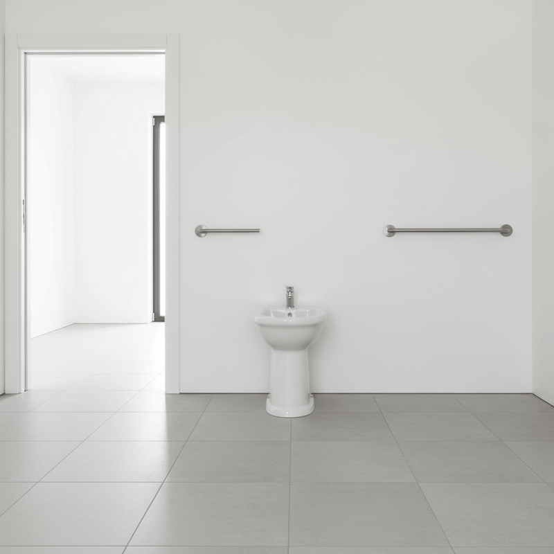 Bidet disabili e terza età chiuso ceramica bianca serie comfort Alice Ceramica