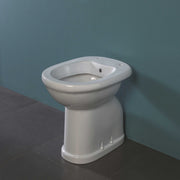 Vaso bidet chiuso con erogatore e scarico a pavimento adatto per disabili e anziani