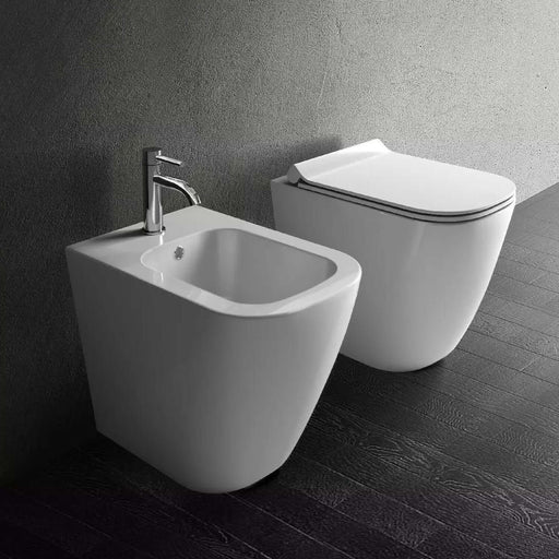 Coppia di sanitari filomuro 56x36 cm scarico traslato serie Dream di Ceramica Galassia con sedile soft close