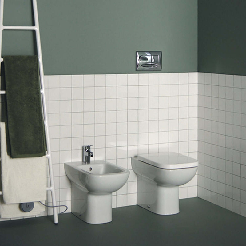 Sanitari filomuro con sedile soft close collezione Life Ideal Standard