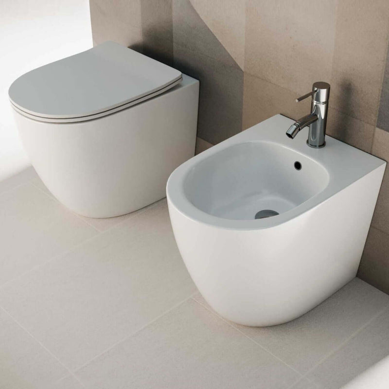 Sanitari filomuro senza brida con Copriwater Soft Close BathCore serie Aria 52x37 x H40.5 cm - Bianco Lucido