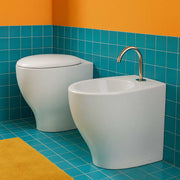 Sanitari filomuro moderni Domus Falerii modello Mascalzone con sedile SoftClose
