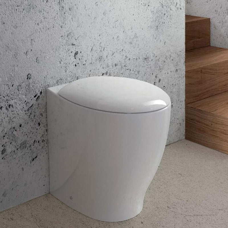 Sanitari filomuro moderni Domus Falerii modello Mascalzone con sedile SoftClose