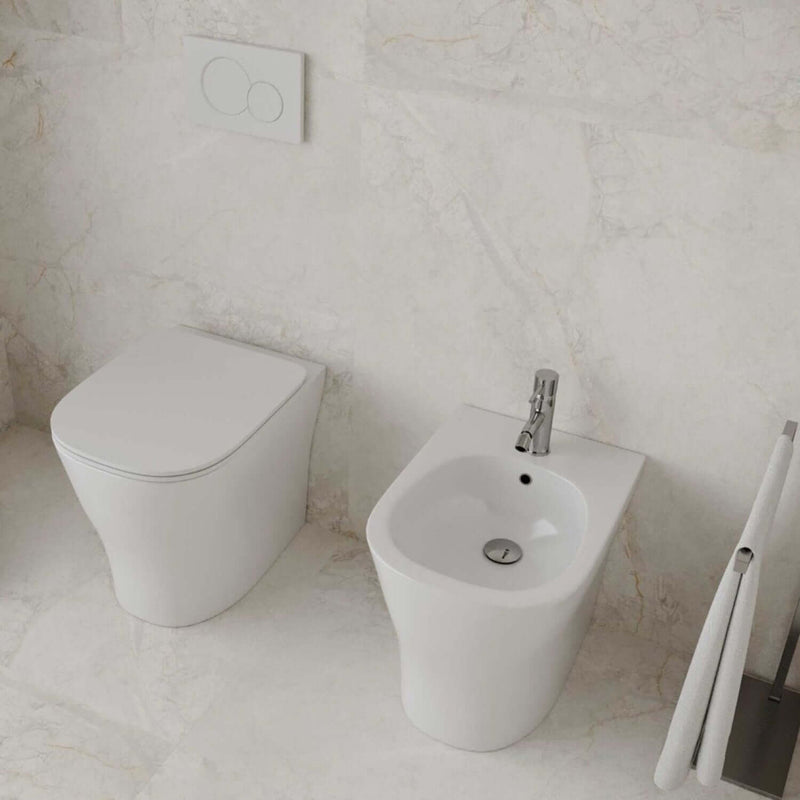 Sanitari filomuro con copriwater soft close BathCore serie Eira - Bianco lucido