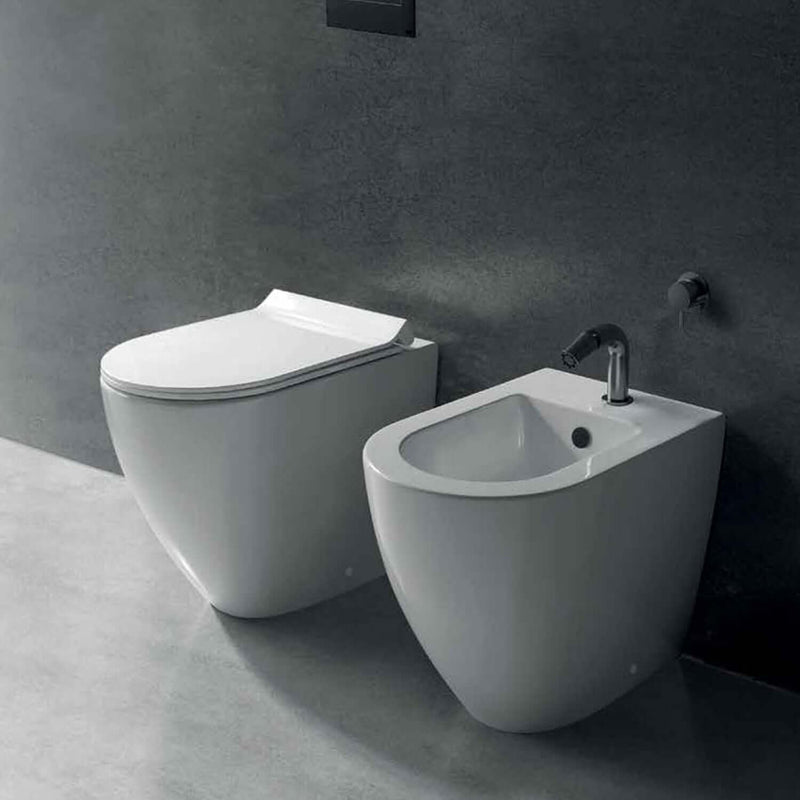 Coppia di sanitari filomuro 56x36 cm scarico traslato serie Dream di Ceramica Galassia con sedile soft close