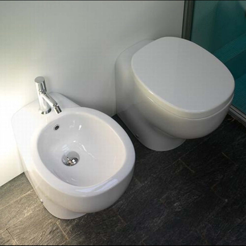 Coppia di sanitari filomuro Globo modello Olivia 55x37 cm con copriwater a chiusura rallentata