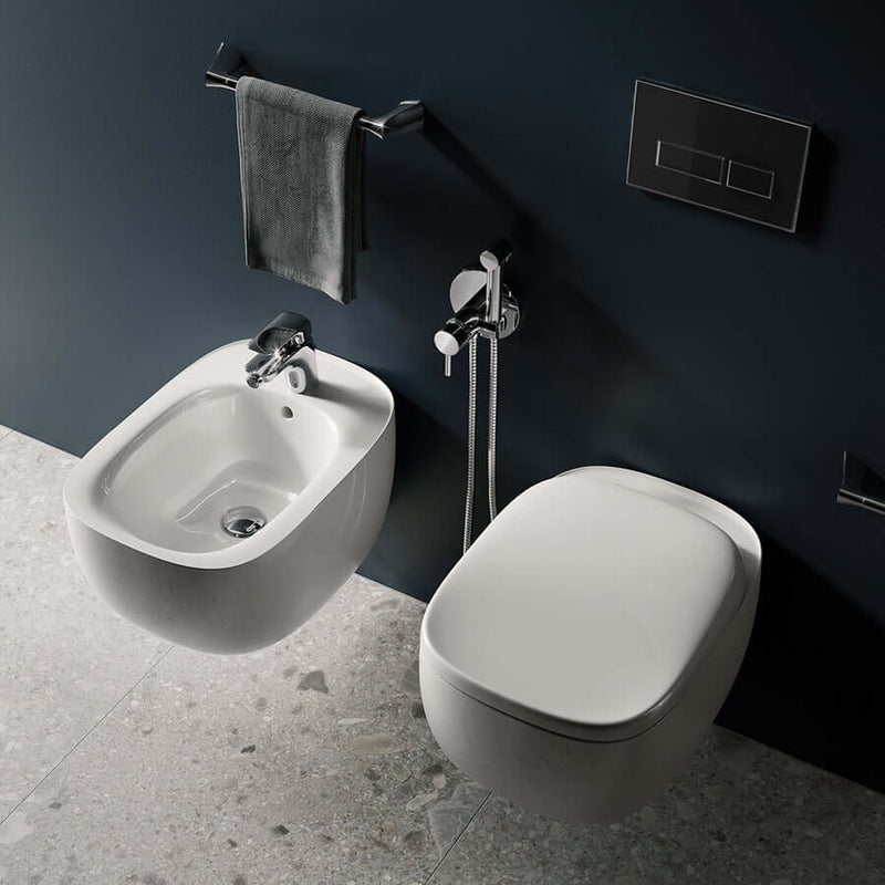 Coppia di sanitari sospesi collezione Illusion di Rak Ceramics con sistema Rimless