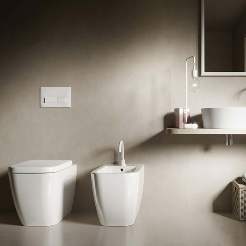 Coppia di sanitari filomuro 52x36 cm serie Bianca di Hatria con sedile soft-close