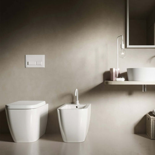 Coppia di sanitari filomuro 52x36 cm serie Bianca di Hatria con sedile soft-close