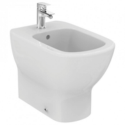 Sanitari filo muro Ideal Standard Tesi AquaBlade con scarico traslato con sedile termoindurente