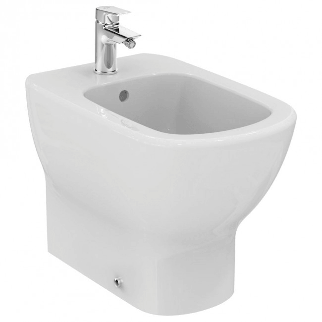 Sanitari filo muro Ideal Standard Tesi AquaBlade con scarico traslato con sedile termoindurente