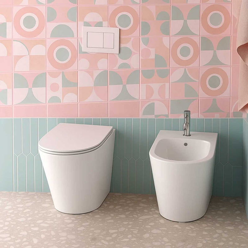 Sanitari filomuro senza brida con copriwater soft close BathCore serie Cuore - L 37 x P 52 x H 41 cm