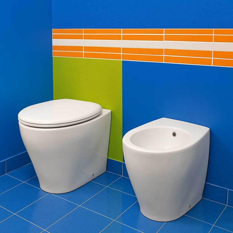 Sanitari filomuro con scarico universale e sedile tradizionale serie Duomo 54x35,5 cm