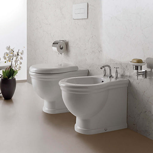 Coppia sanitari a terra filomuro Globo serie Paestum 57x38 cm con coprivaso soft close - Bianco