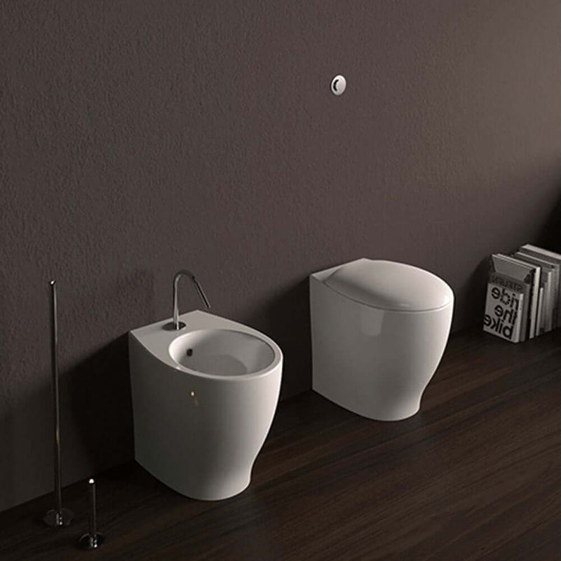 Sanitari filomuro moderni Domus Falerii modello Mascalzone con sedile SoftClose
