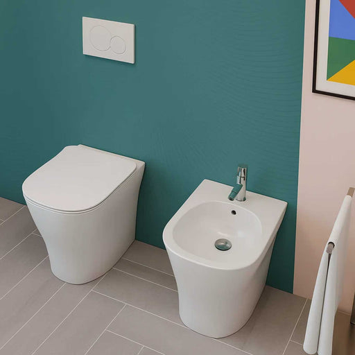 Sanitari filomuro con copriwater soft close BathCore serie Eira - Bianco lucido
