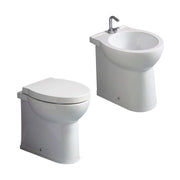 Coppia sanitari filomuro con sedile in termoindurente modello 'Isla' cm 48
