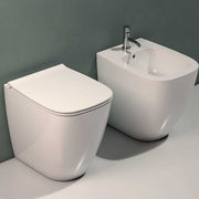 Sanitari filoparete senza brida con scarico traslato Ceramica Globo Genesis wc, bidet e sedile soft close