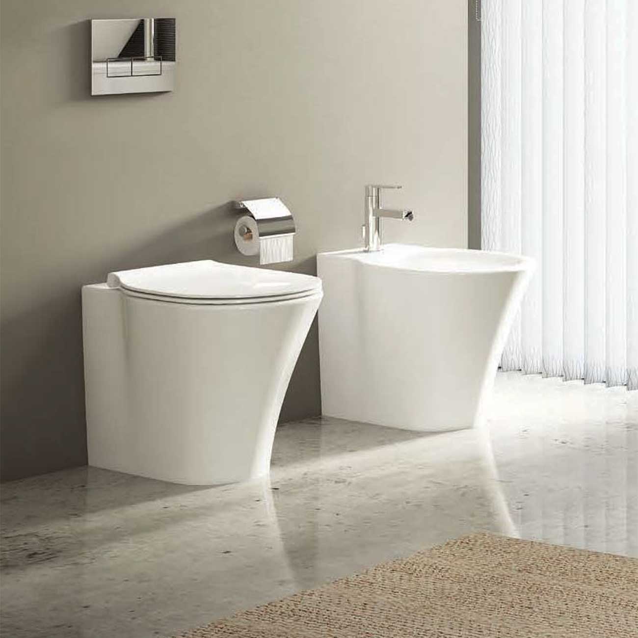 Sanitari Filo Muro Ideal Standard Connect Air AquaBlade con scarico traslato e Sedile soft close