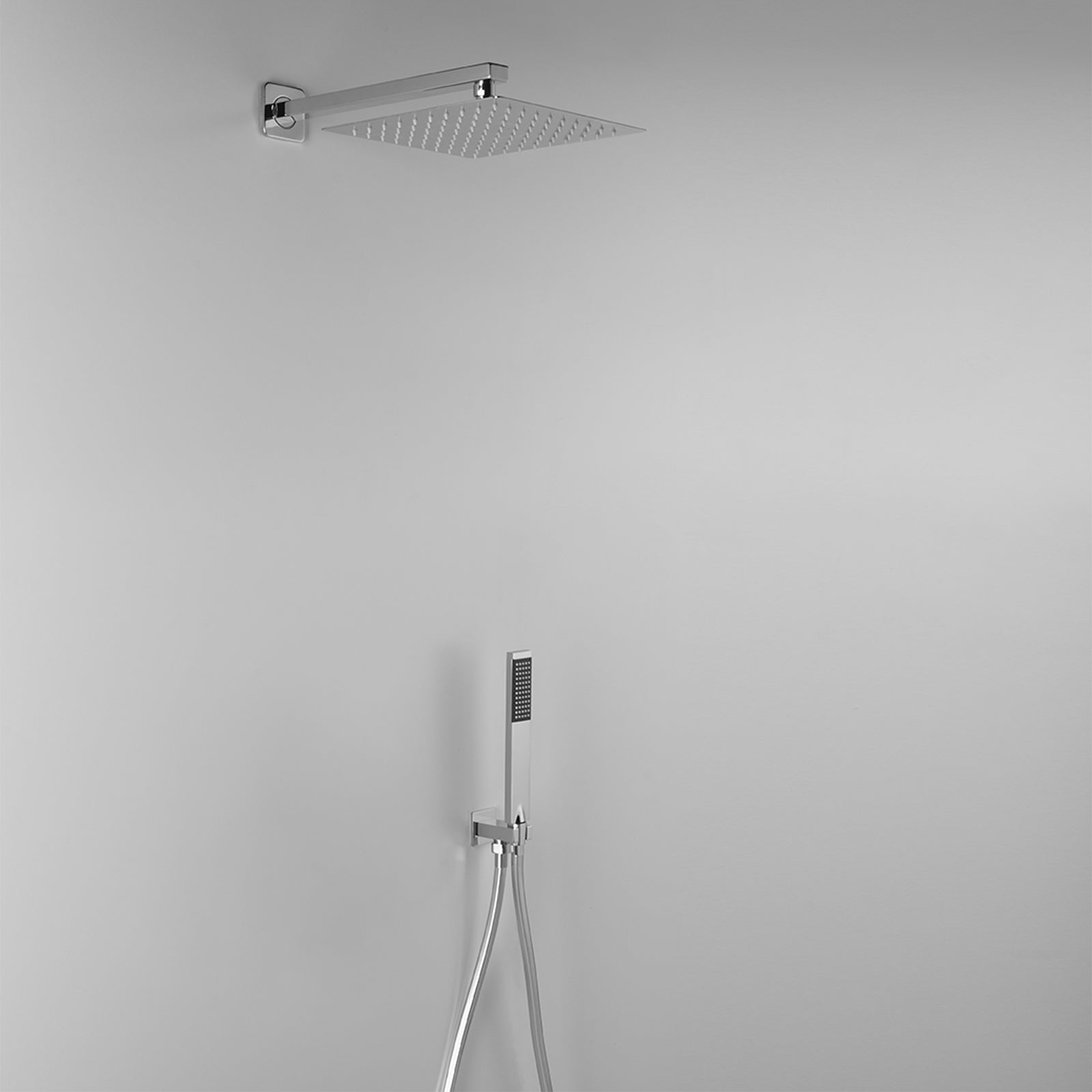 Set doccia Ares soffione quadro 20x20 con braccio doccia e kit duplex by CeramicStore | Lo specialista del tuo bagno