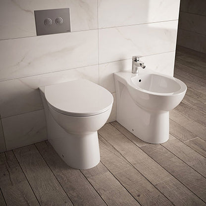 Sanitari Filo Parete con Scarico Traslato completo di sedile Eurovit Ideal standard