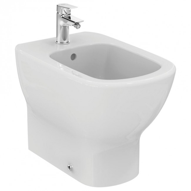 Sanitari filo muro Ideal Standard Tesi AquaBlade con scarico traslato con sedile termoindurente