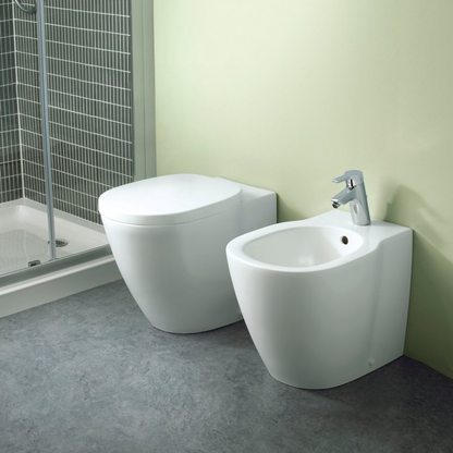 Sanitari filo muro Ideal Standard Connect con scarico traslato AquaBlade