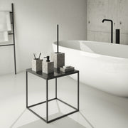 Scopino in resina e pietre Gedy serie Zoe - Graniglia marmo bianco/nero by CeramicStore | Lo specialista del tuo bagno