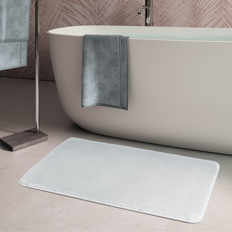 Tappeto bagno 40x60 cm modello Fuzzy di Gedy - Bianco by CeramicStore | Lo specialista del tuo bagno