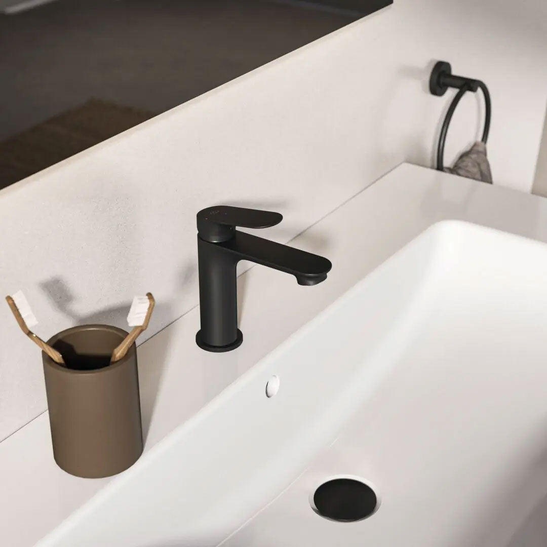 Miscelatore monocomando per lavabo altezza 18 cm colore nero Ideal Standard Ceralife O  con piletta click-clack e Bluestart