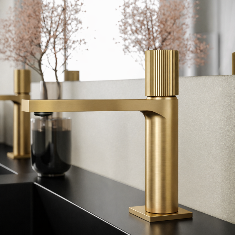 Miscelatore lavabo RubiFlux serie Sculpt con leva rigata - Oro etrusco