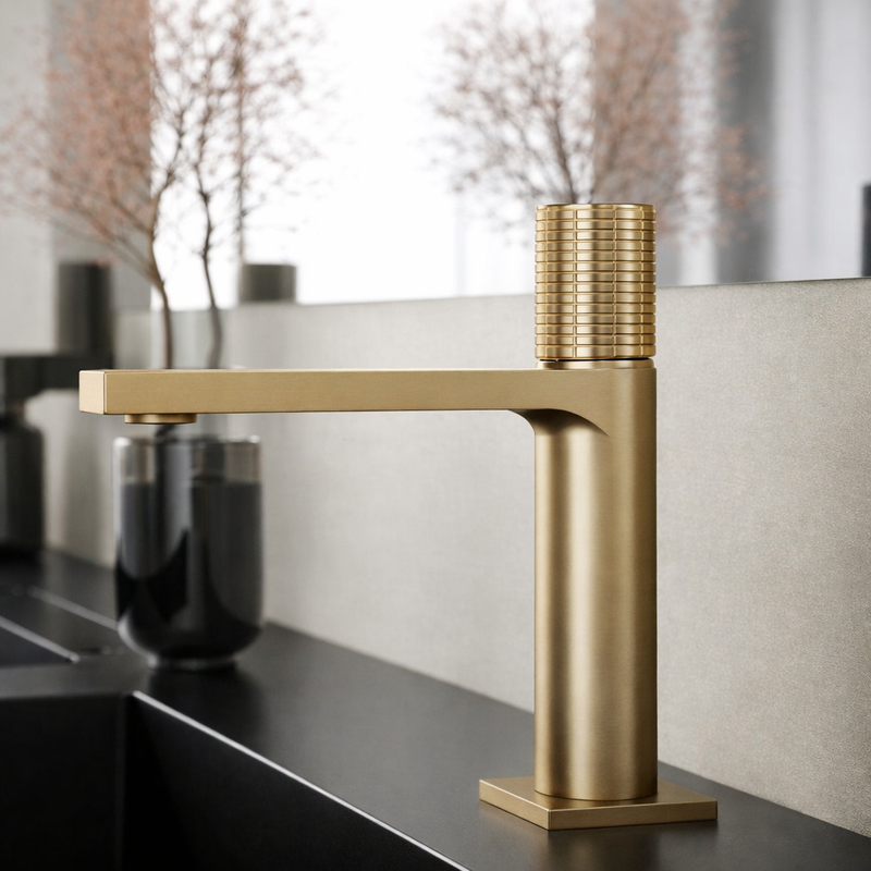 Miscelatore lavabo RubiFlux serie Sculpt con leva incisa - Oro etrusco