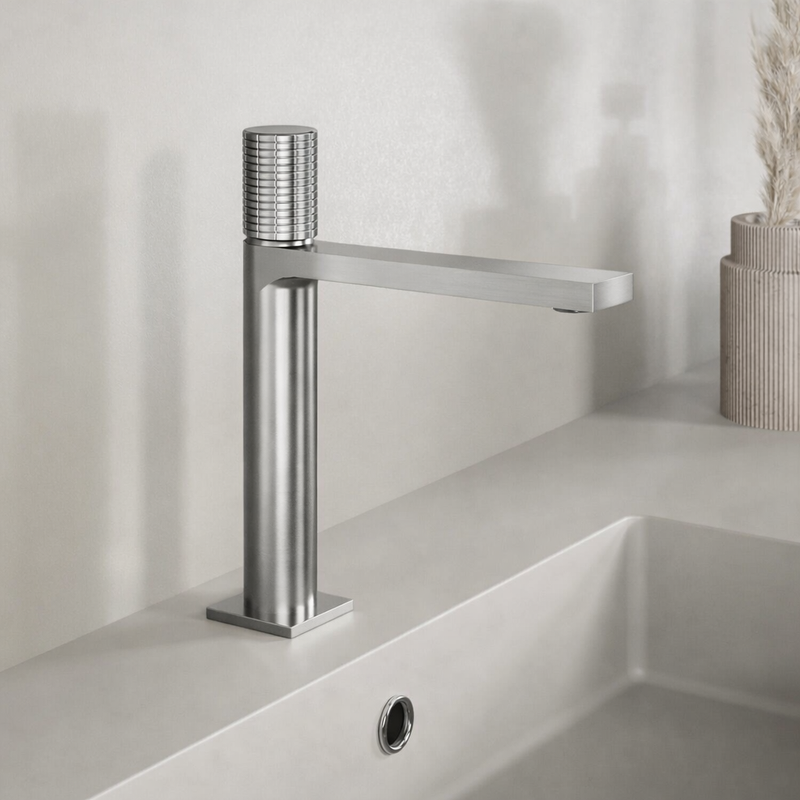Miscelatore lavabo medio RubiFlux Sculpt con leva incisa - Cromo spazzolato