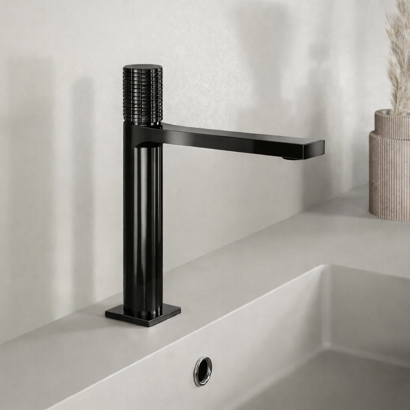 Miscelatore lavabo medio RubiFlux Sculpt con leva incisa - Nero lucido