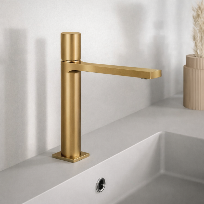 Miscelatore lavabo medio RubiFlux Sculpt con leva liscia - Oro etrusco