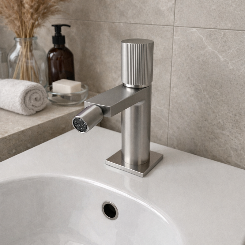 Miscelatore bidet RubiFlux Sculpt con leva rigata - Cromo spazzolato