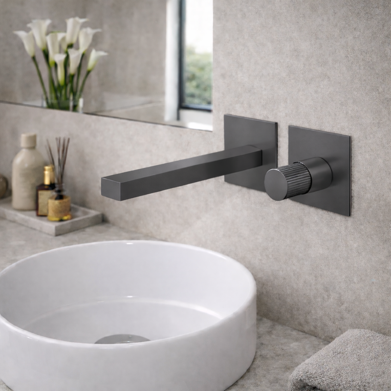 Miscelatore lavabo a muro RubiFlux Sculpt con leva rigata e canna da 20 cm - Gun Metal