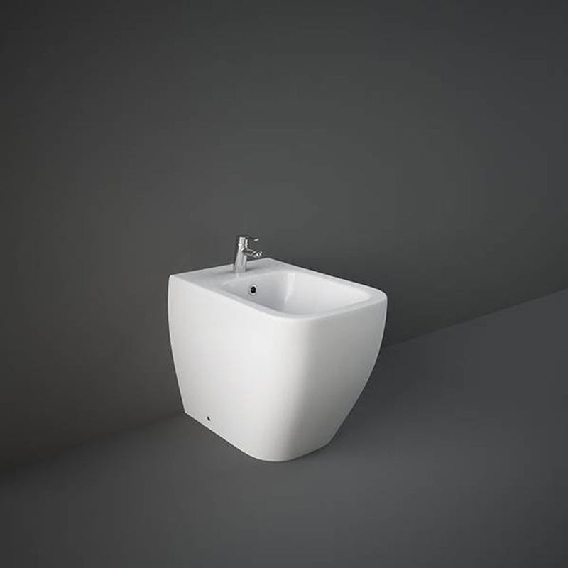Sanitari filo muro senza Brida Rak Metropolitan wc + bidet + sedile soft close in ceramica bianco lucido