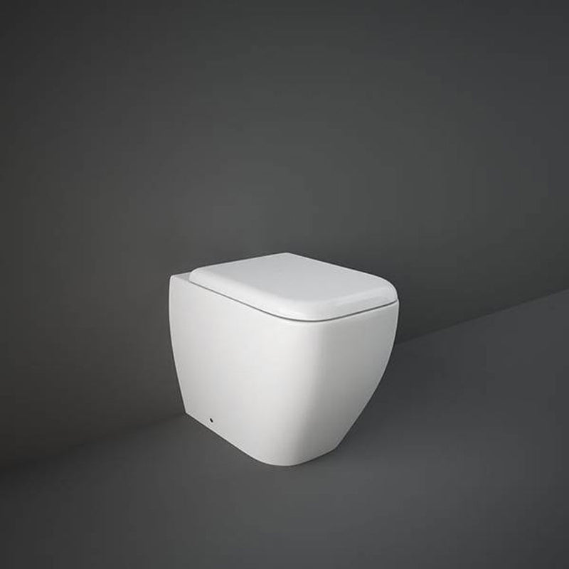Sanitari filo muro senza Brida Rak Metropolitan wc + bidet + sedile soft close in ceramica bianco lucido
