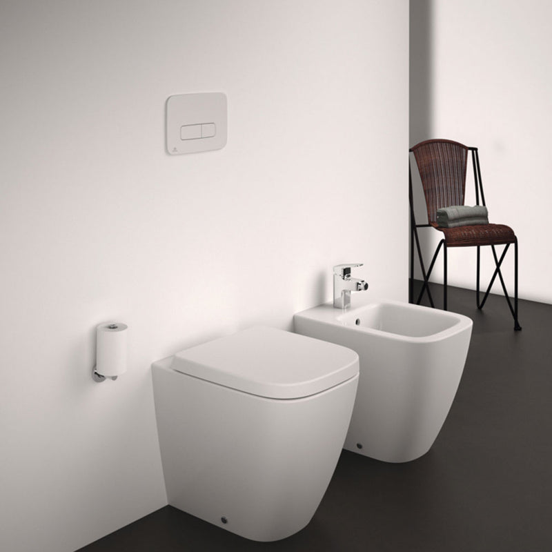 Sanitari filomuro per bagni piccoli senza Brida RimLS+ Ideal Standard I.Life S WC+Bidet+Sedile Normal Close Art T459401+T459501+T473601