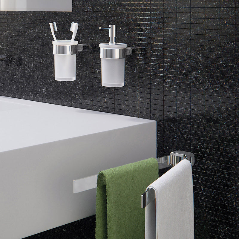 Dosasapone a muro con erogatore di Gedy serie Pirenei - Cromato by CeramicStore | Lo specialista del tuo bagno