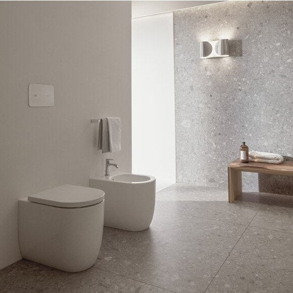 Sanitari Filo muro scarico traslato Ideal Standard Blend Curve vaso con AquaBlade, Bidet e sedile soft close