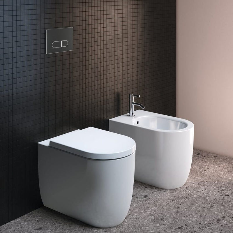 Sanitari Filo muro scarico traslato Ideal Standard Blend Curve vaso con AquaBlade, Bidet e sedile soft close