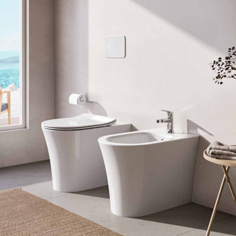 Sanitari filo parete con scarico traslato Ideal Standard La dolce vita wc, bidet e sedile soft close