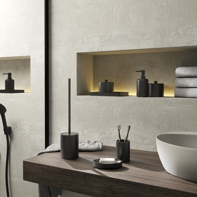 Scopino in resina con ciuffo in setole Gedy serie Brenda - Nero Matt by CeramicStore | Lo specialista del tuo bagno