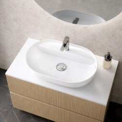 Lavabo da appoggio in ceramica bianca con foto rubinetto BathCore modello Ventus 60