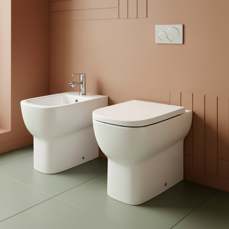 Coppia sanitari filomuro BathCore collezione Smarty 48,5x35 cm con copriwater Soft Close