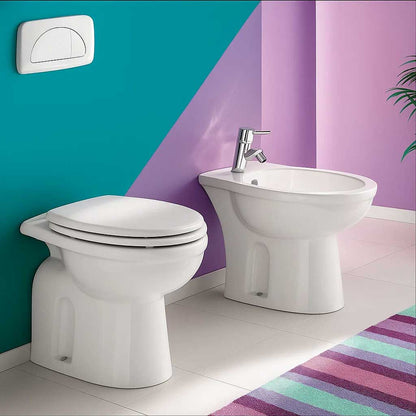 Bodengestützte Badezimmerarmaturen mit Wandabstand Rak Karla WC, Bidet und Sitz