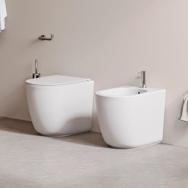 Sanitari a terra filomuro Sally BathCore scarico tornado 52x36 cm con copriwater soft close - Bianco Opaco